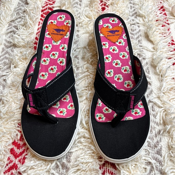 Rocket Dog Shoes Nwot Rocket Dog Wedge Type Sandals Flip Flops